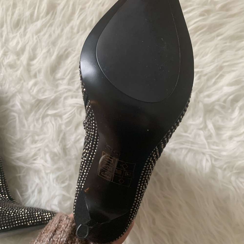 Boots - Picture 4 of 5